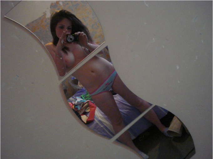 Очередная эротическая селфи подборка с молодыми красотками порно фото
