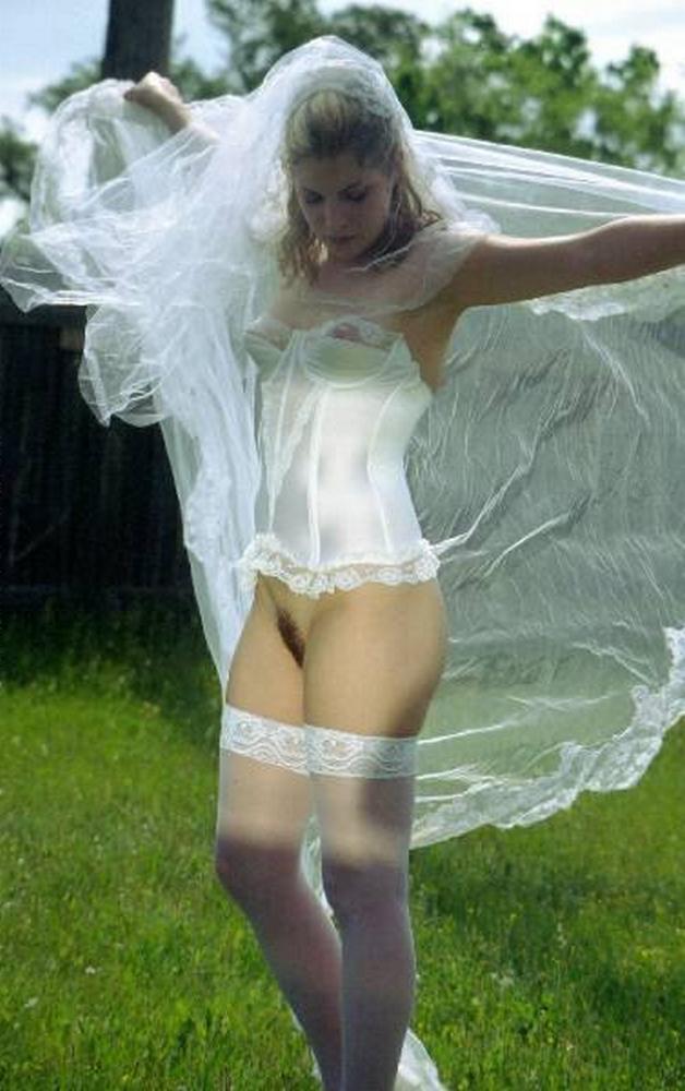 Страстные невесты светят сочными пилотками порно фото